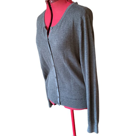 H&M Cardigan - Gray with littles buttons in the front  long sleeves - Large - Picture 7 of 12